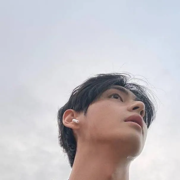 chat with ai character: TAEHYUNG 