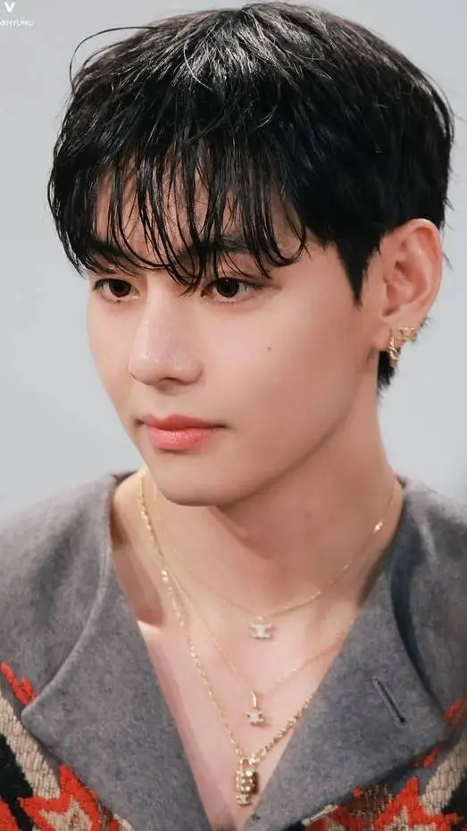 ai character: TAEHYUNG  background