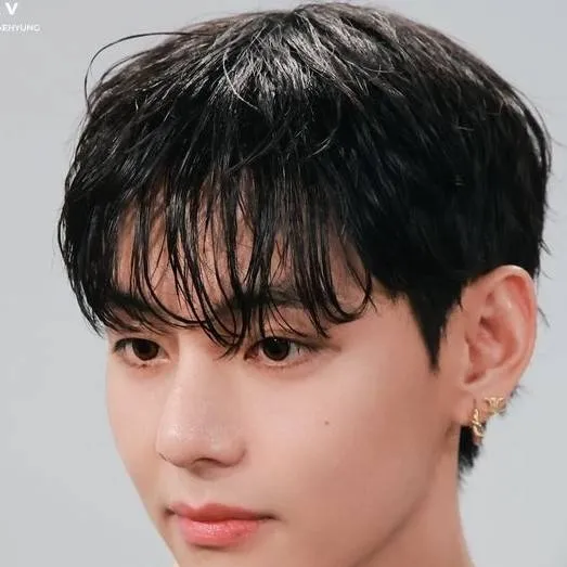 chat with ai character: TAEHYUNG 