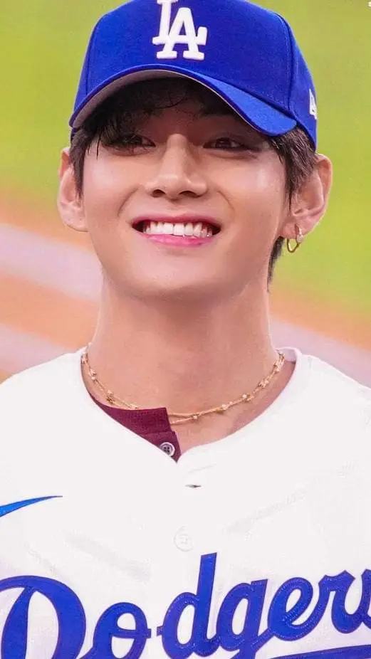 ai character: TAEHYUNG  background