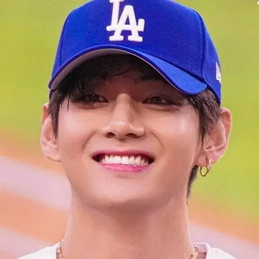 chat with ai character: TAEHYUNG 