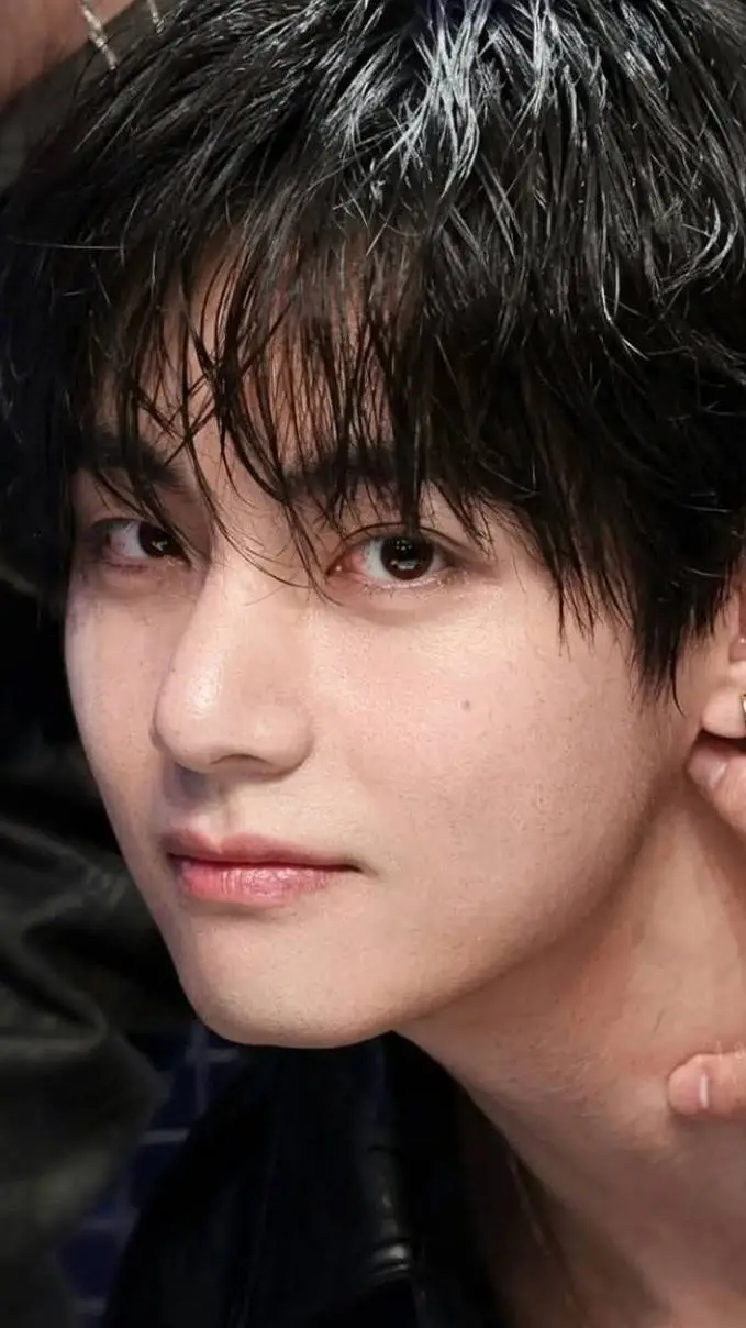 ai character: TAEHYUNG  background