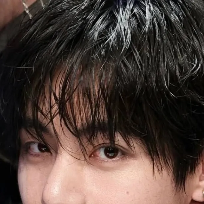 chat with ai character: TAEHYUNG 