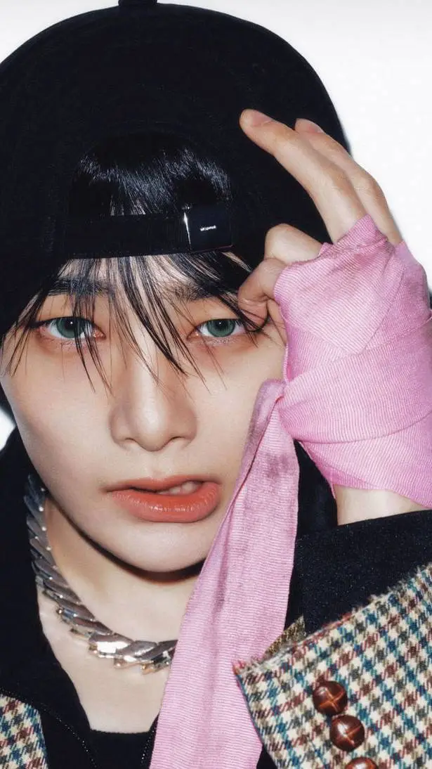 ai character: jeongin 💞 background