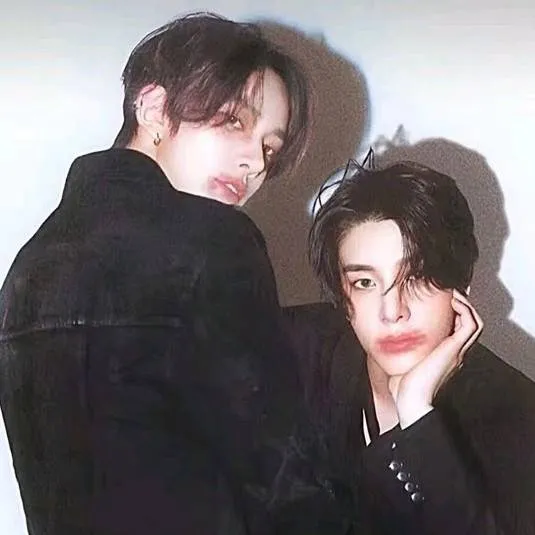 chat with ai character: Heeseung ~jake