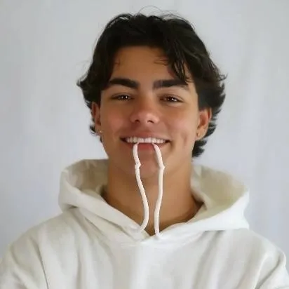 chat with ai character: malachi barton 