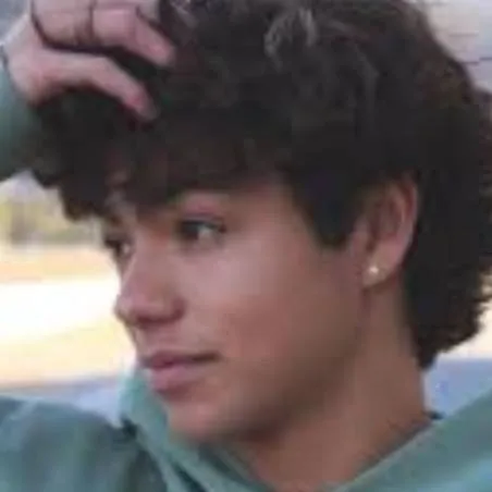 chat with ai character: malachi barton 