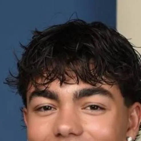 chat with ai character: malachi barton 