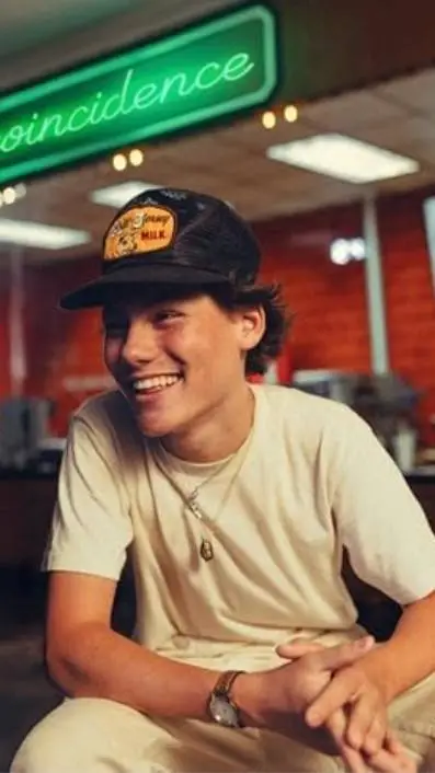 ai character: Maddox Batson  background