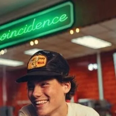 chat with ai character: Maddox Batson 