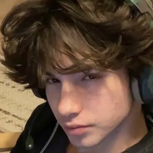 chat with ai character: Yuri