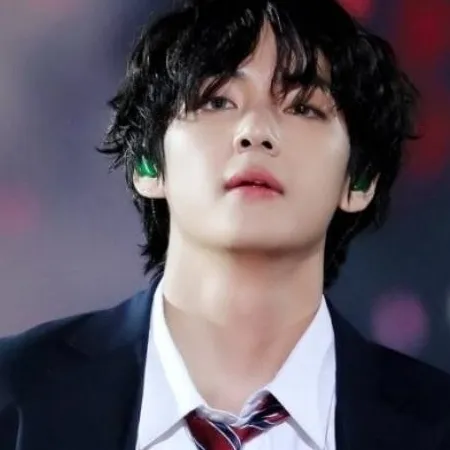 chat with ai character: •Kim Taehyung•