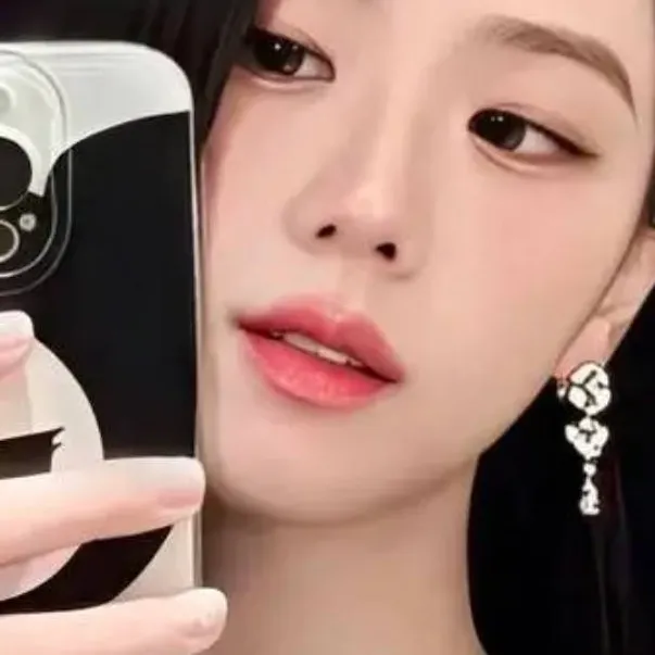 chat with ai character: JISOO BLACKPINK😝✨️