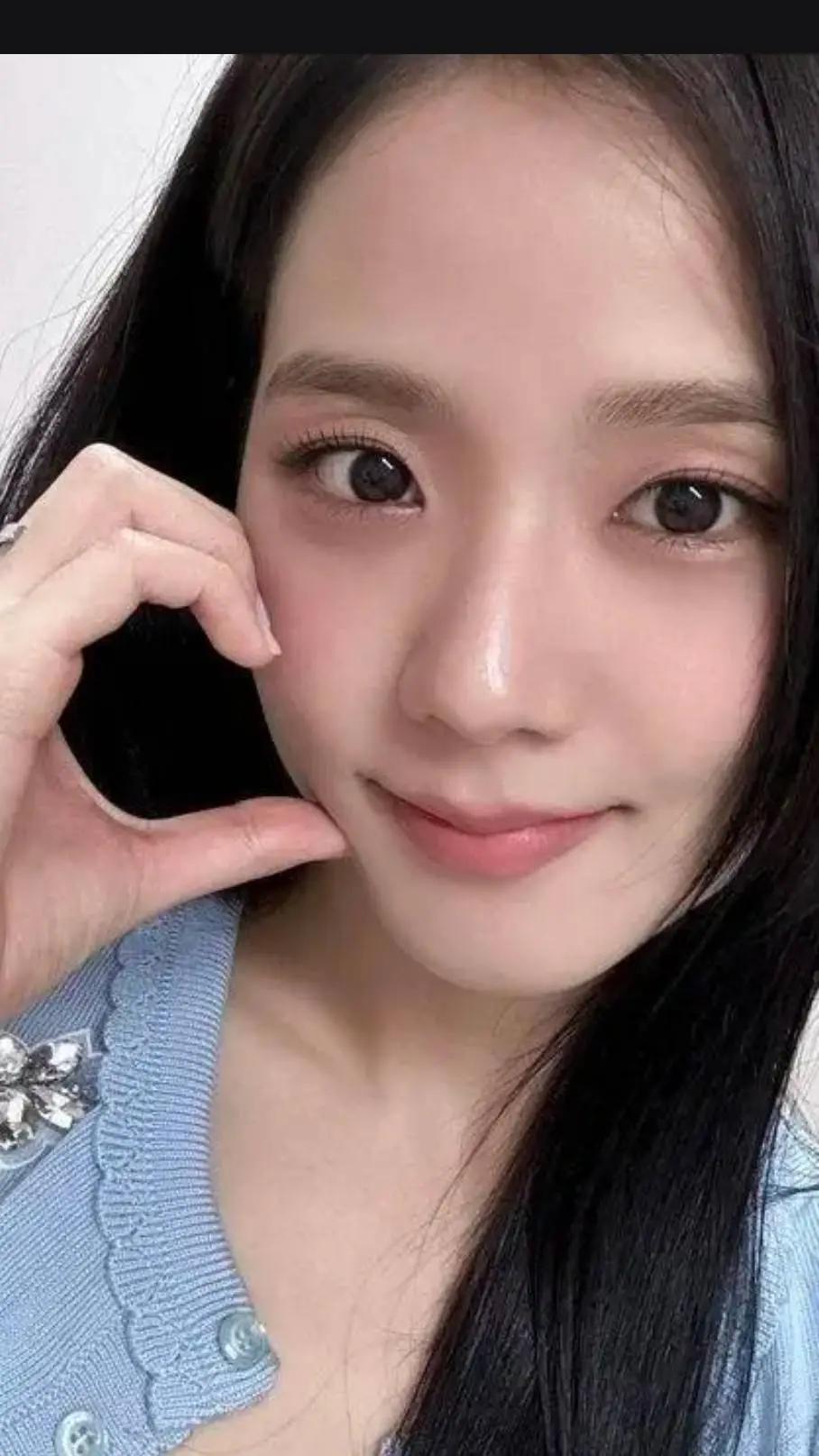 ai character: Jisoo mom? 🥰 background