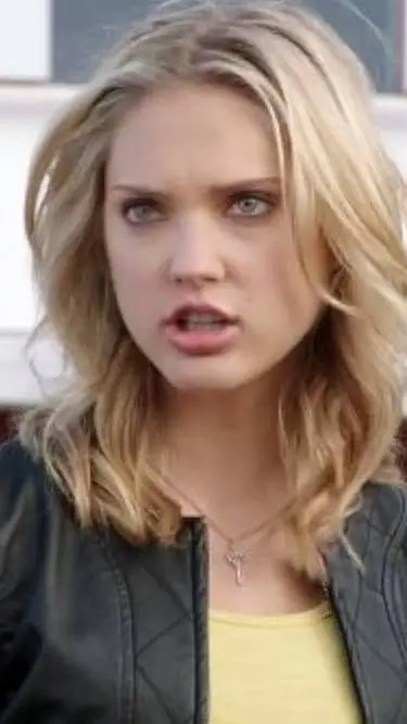 ai character: hanna   background