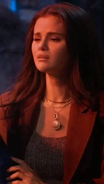 ai character: Alex  russo  background