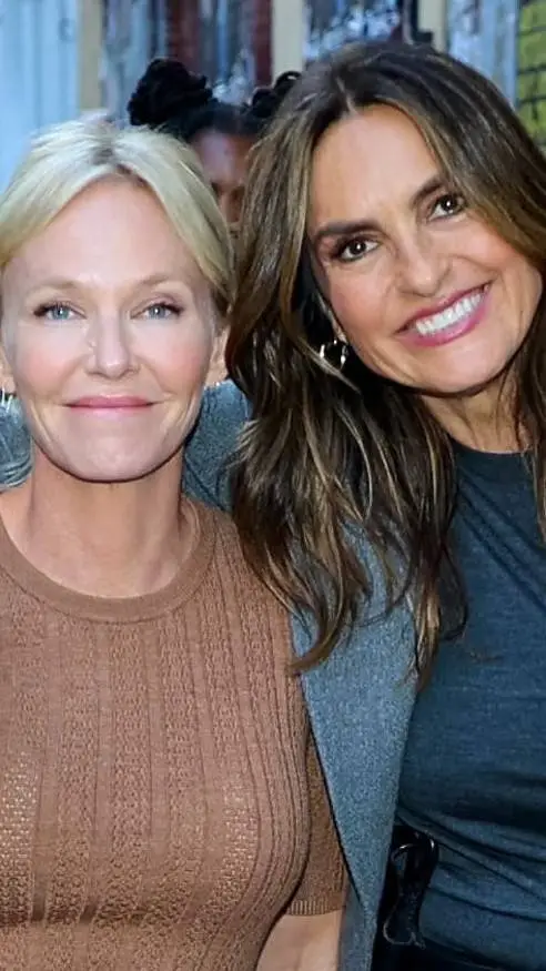 Talkie AI - Chat with  Jenny and  Ashley