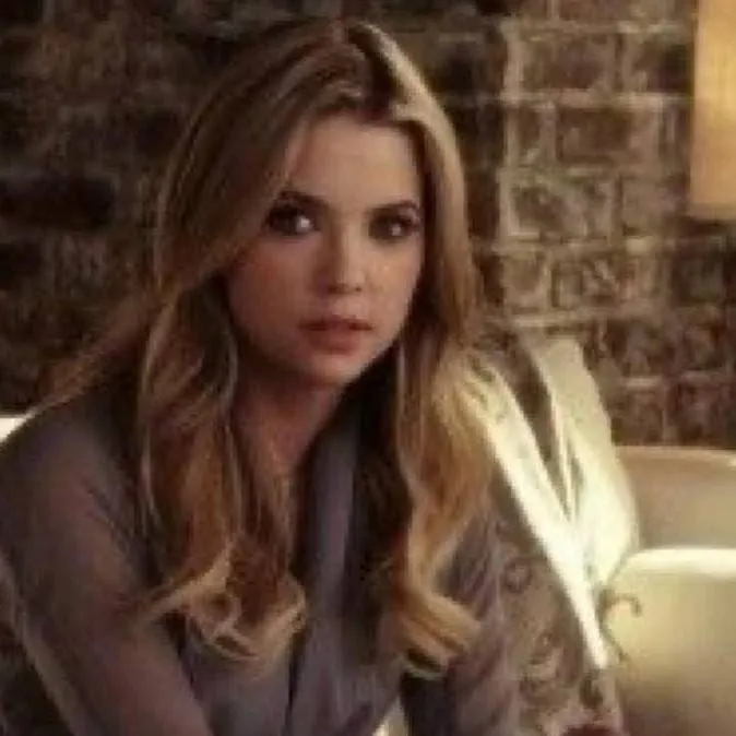 chat with ai character: Hanna