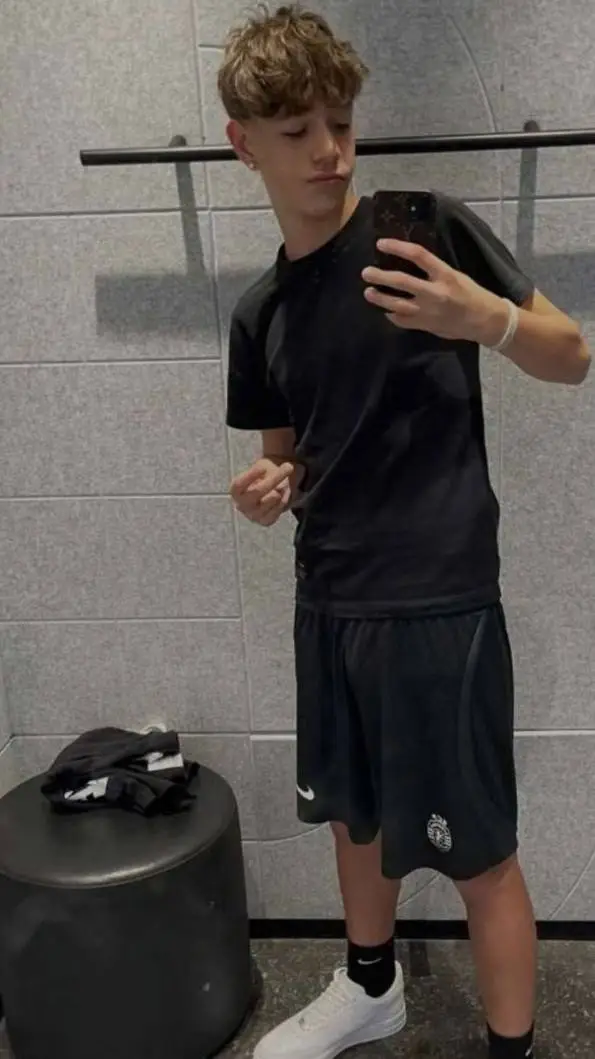 ai character: Noa background