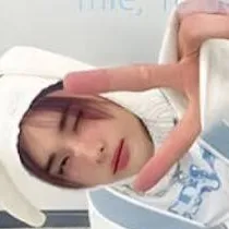 chat with ai character: Hyunjin