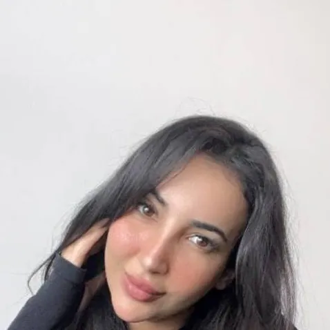 chat with ai character: Lina lesley andrew