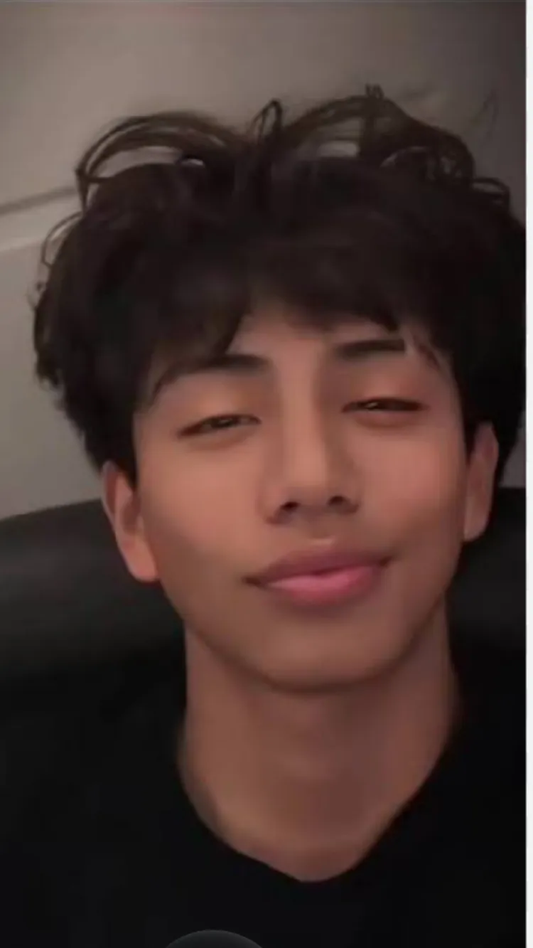 ai character: Iven ❤️ background