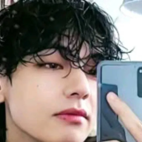 chat with ai character: tae 😈🥵🥵