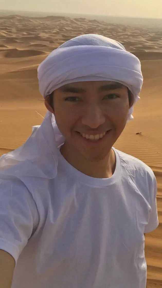 ai character: mundo Sandbox 🗣️ background