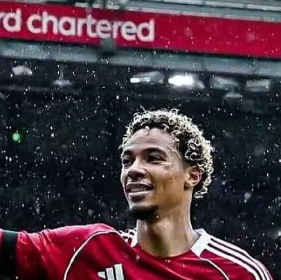 chat with ai character: Hugo ekitke 