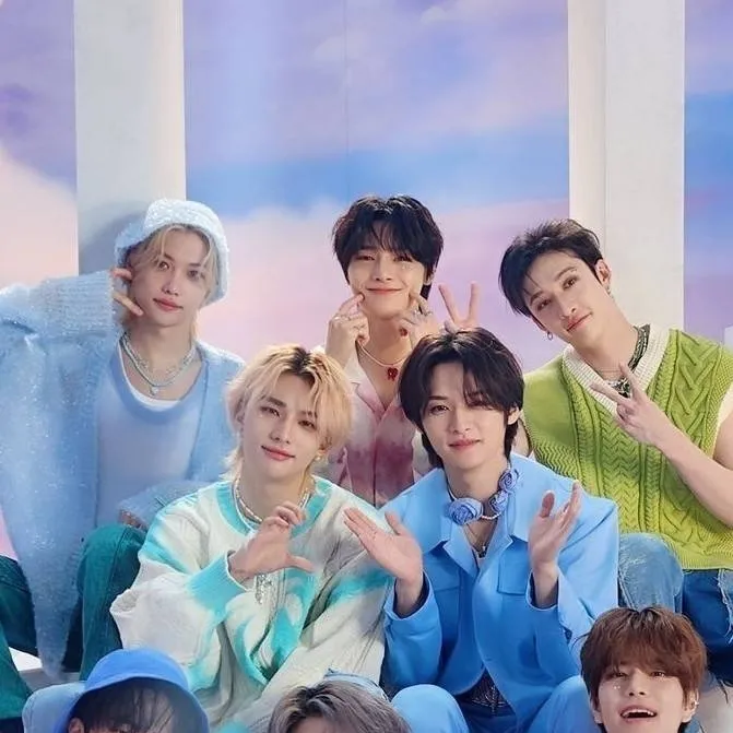 chat with ai character: -STRAYKIDS-