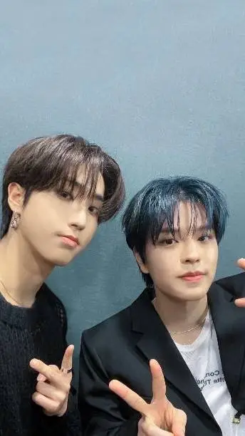 ai character: °Seungsung° background