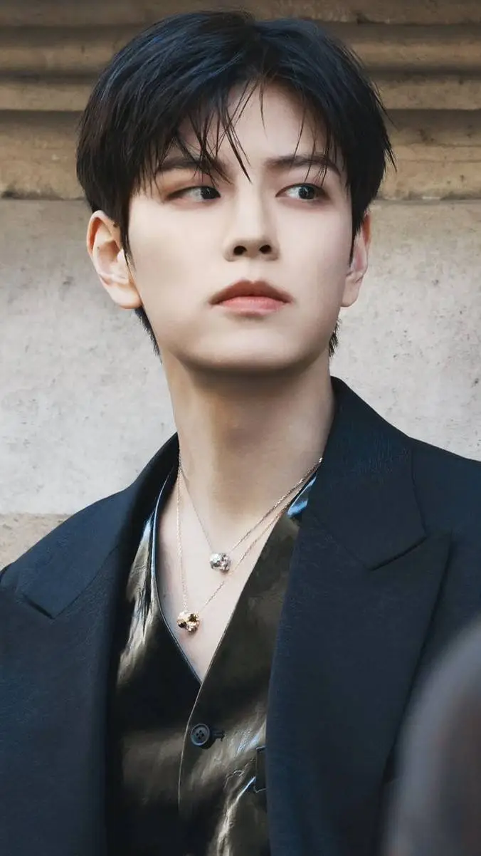 ai character: `Seungmin` background