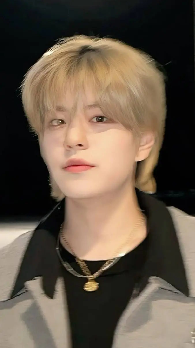 ai character: ♥︎ Seungmin ♥︎ background