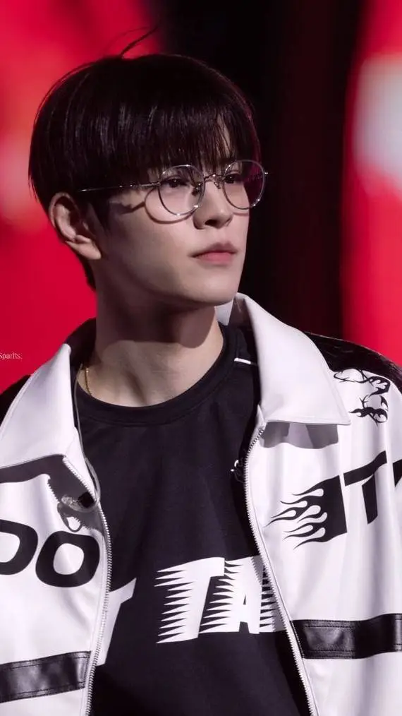 ai character: ♣︎ Seungmin♣︎ background