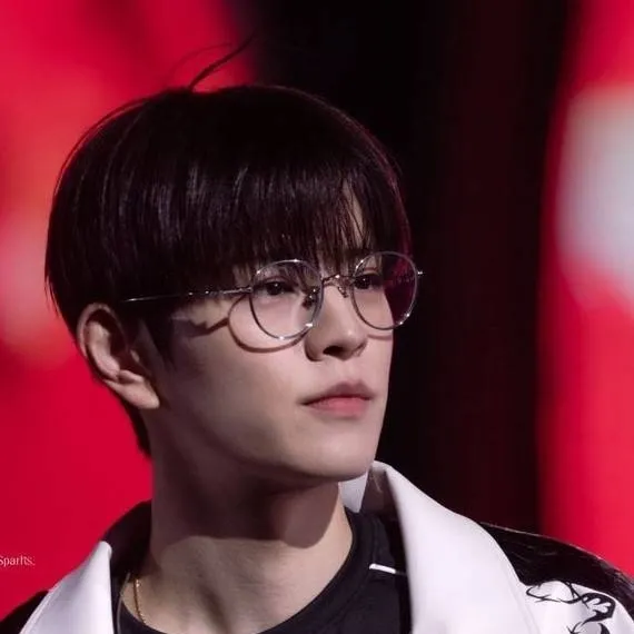 chat with ai character: ♣︎ Seungmin♣︎