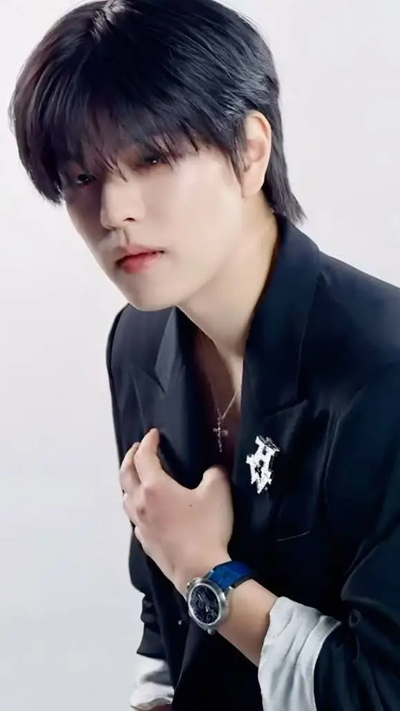 ai character: ♠︎ Seungmin ♠︎ background