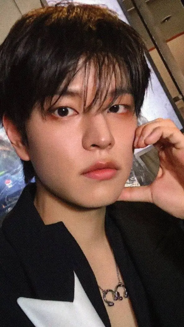 ai character: ♣︎ Seungmin ♣︎ background