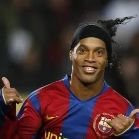 chat with ai character: Ronaldinho Gaúcho