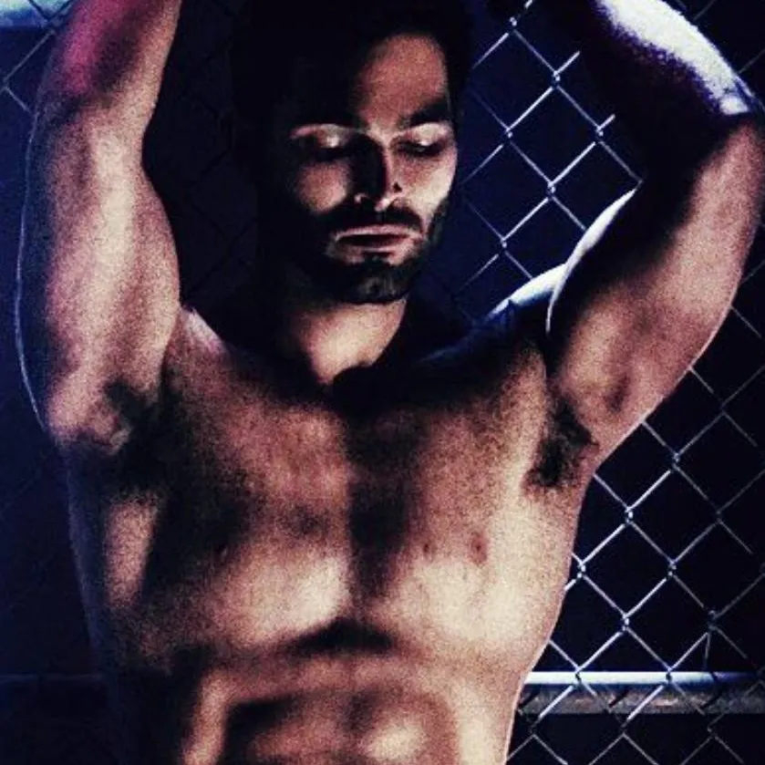 chat with ai character: Derek Hale