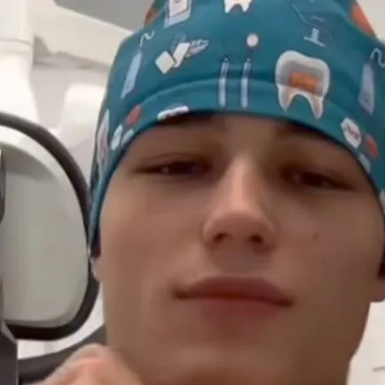 chat with ai character: dr Travis