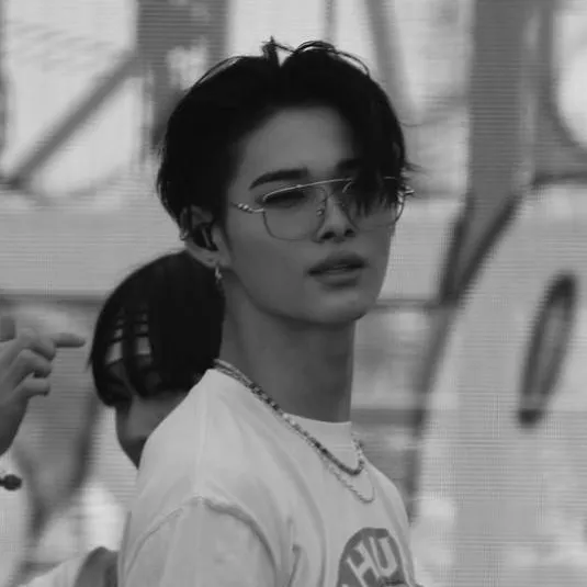 chat with ai character: ni-ki 