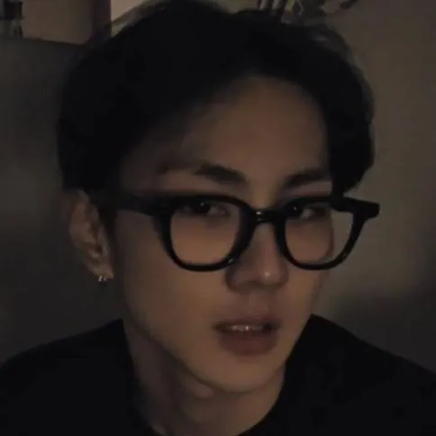 chat with ai character: jungwon