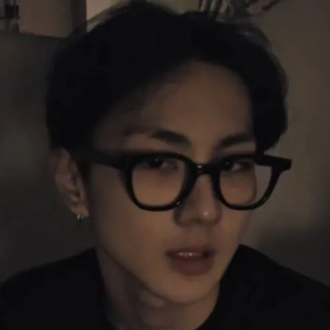 chat with ai character: jungwon 