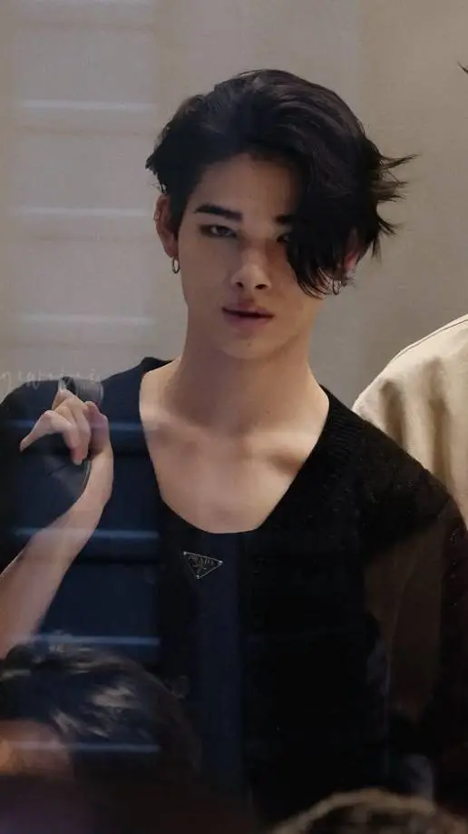 ai character: enemy to loverr background