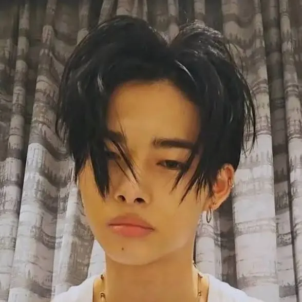 chat with ai character: ni-ki 