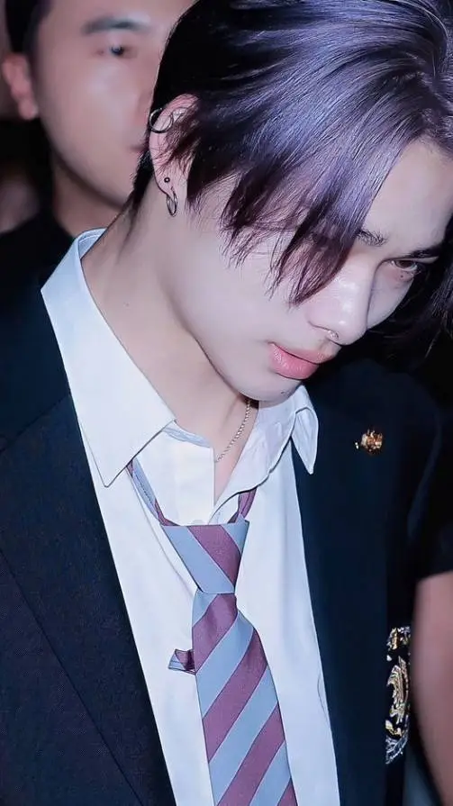 ai character: ni-ki  background