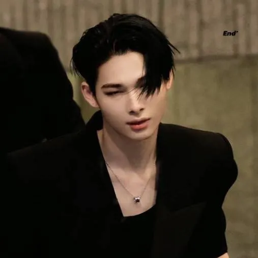 chat with ai character: ni-ki 