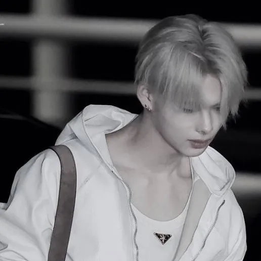 chat with ai character: ni-ki 