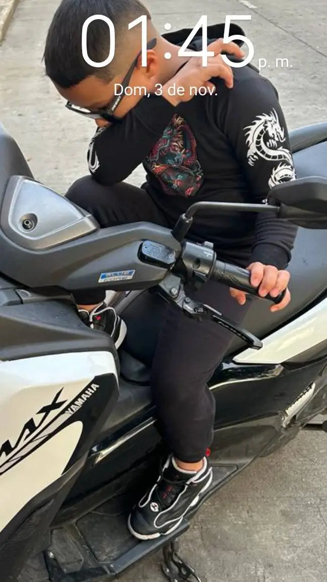 ai character: yo(hace unos años) background