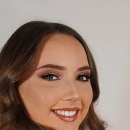 Chat with Hailie jade - text or voice, Enjoy AI Chat Free & Safe